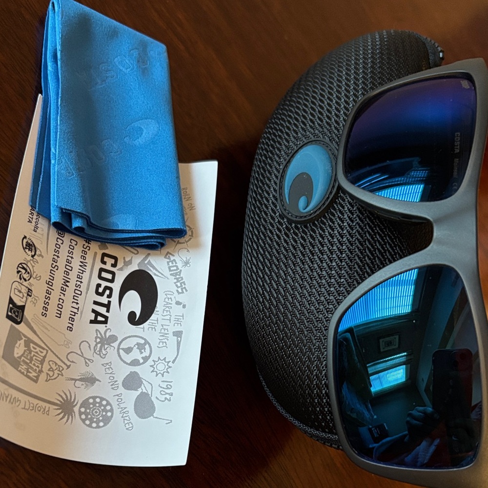 Costa mainsail Grey with Blue mirror SunGlasses with Case
